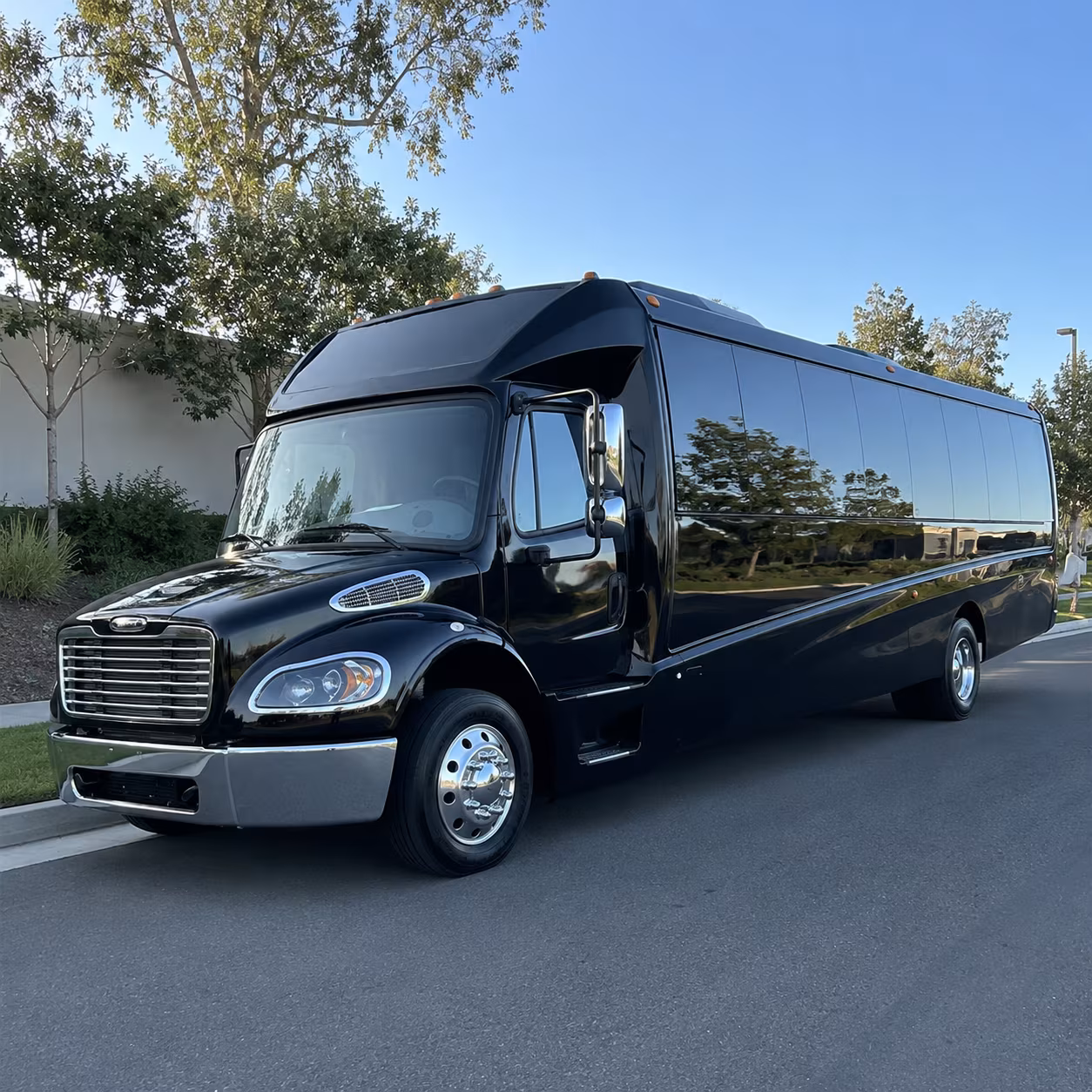 laredo 25 passenger minibus