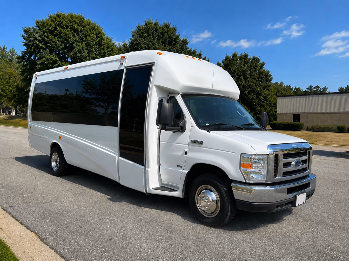 minibus rentals for smaller concert groups heading out of laredo